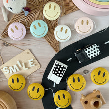 Load image into Gallery viewer, smiley-face-garland