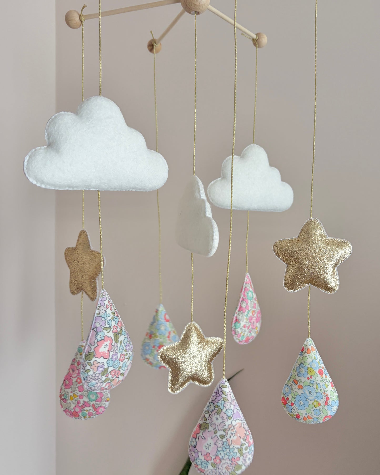 Cloud and Star Droplet Mobile