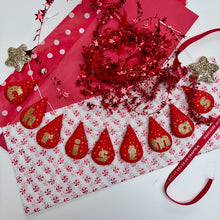 Load image into Gallery viewer, Custom Name/Word Garland with a Star to each end.