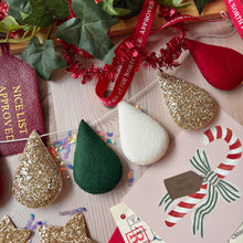 Load image into Gallery viewer, Holly and Ivy Droplet Garland