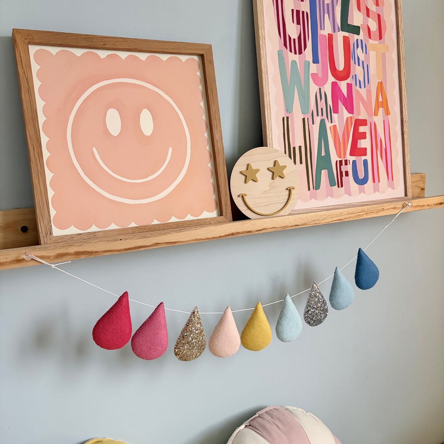 Blushy Breeze Droplet Garland