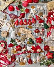 Load image into Gallery viewer, Custom Name/Word Garland with a Star to each end.