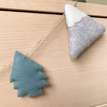 Load image into Gallery viewer, Bear Garland / Magnets - Made to order in your choice of colours.