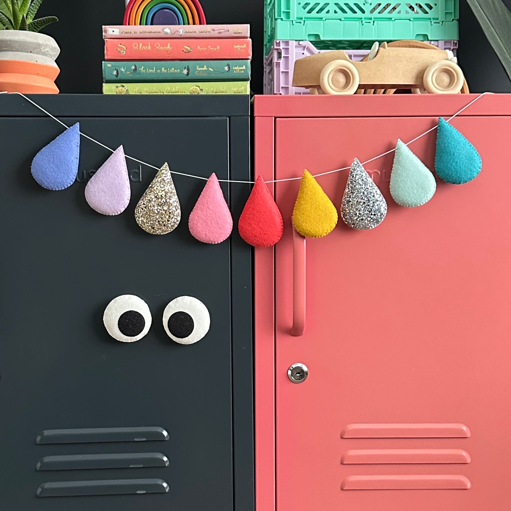 Locker magnet decoration set of googly eyes 