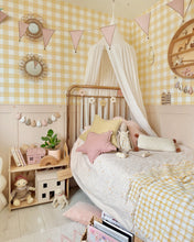 Load image into Gallery viewer, Daisy Garland - in your choice of colours.
