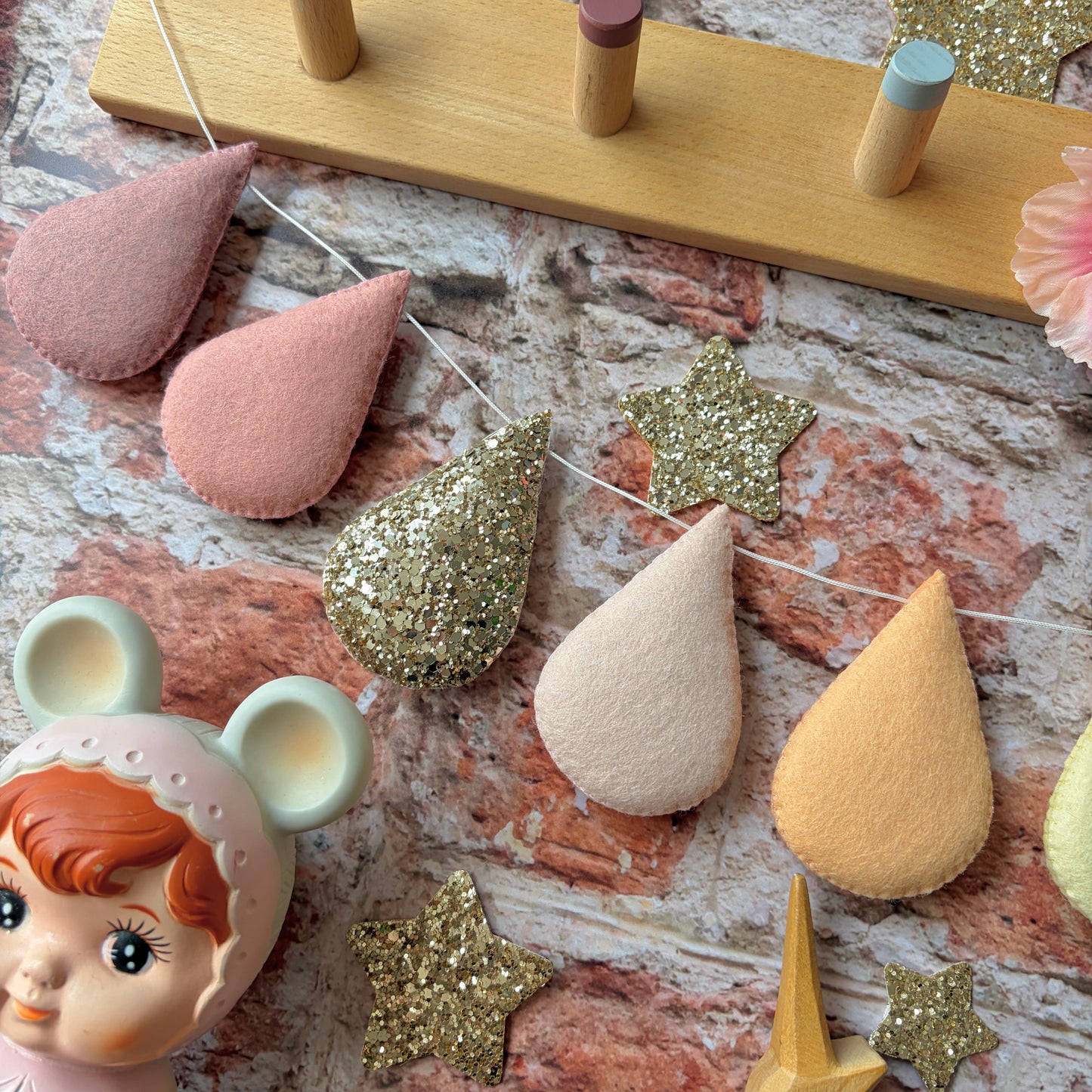 Sample Sale - Ice Cream Shades Droplet Garland