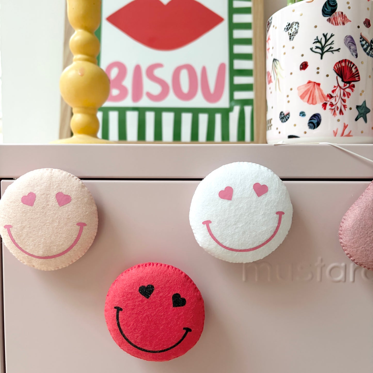 Heart eyes smiley face Magnet Decoration