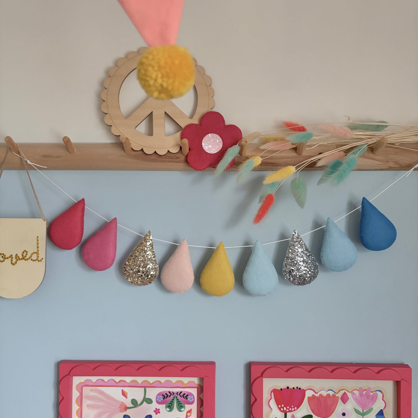 Blushy Breeze Droplet Garland (New)