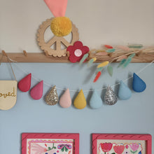 Load image into Gallery viewer, Blushy Breeze Droplet Garland (New)
