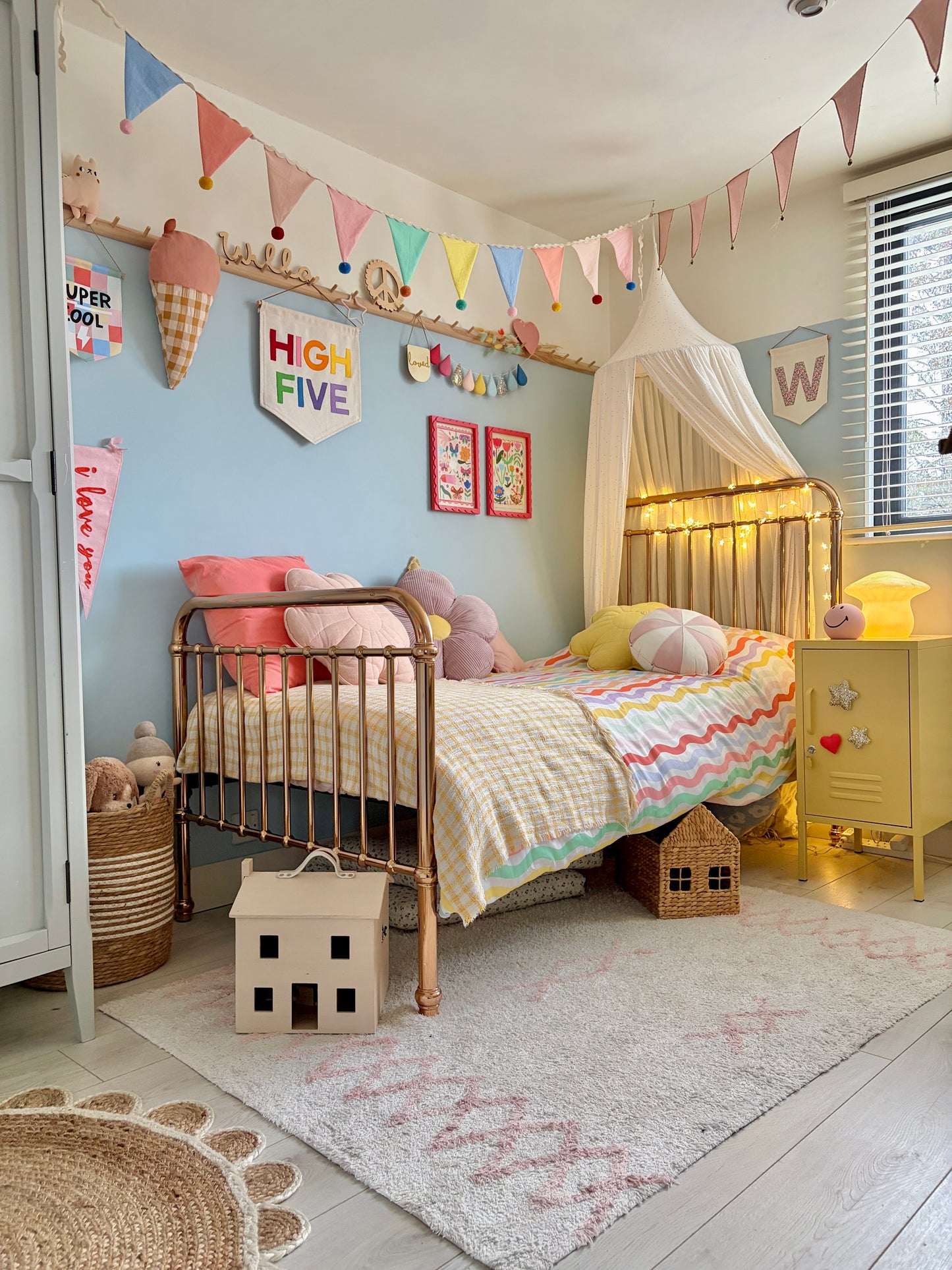 Blushy Breeze Droplet Garland (New)