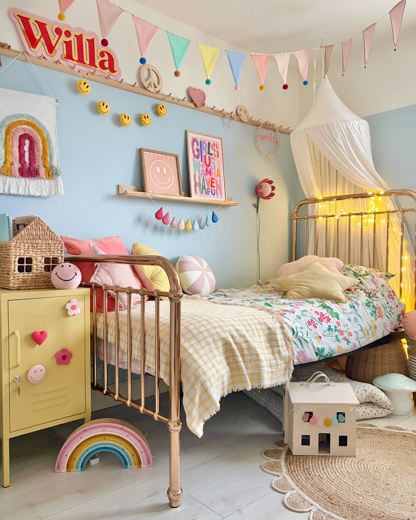 Blushy Breeze Droplet Garland