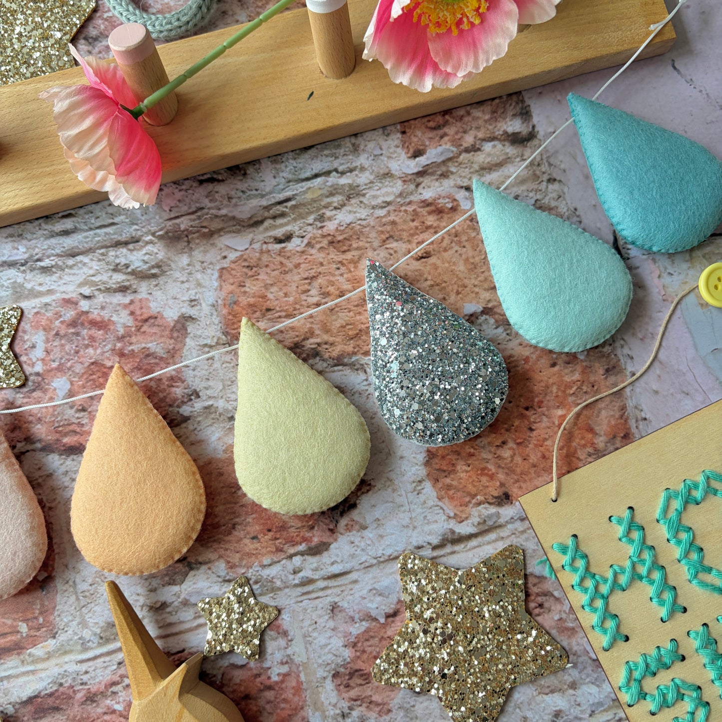 Sample Sale - Ice Cream Shades Droplet Garland