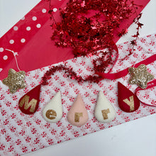 Load image into Gallery viewer, Custom Name/Word Garland with a Star to each end.
