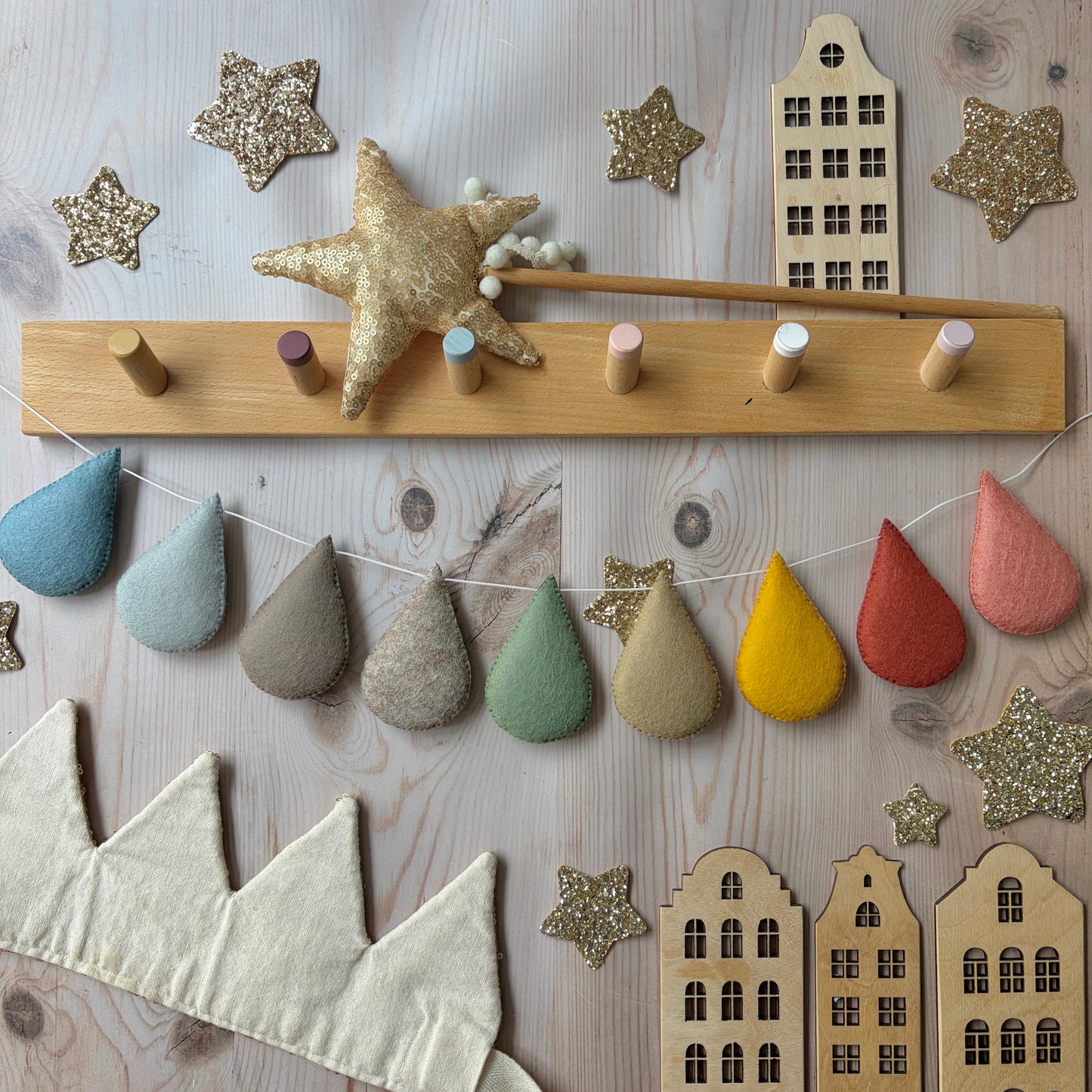 Sample Sale - Muted Naturals Droplet Garland