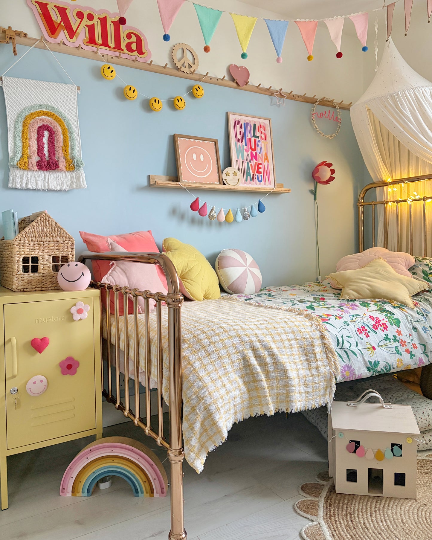 Blushy Breeze Droplet Garland