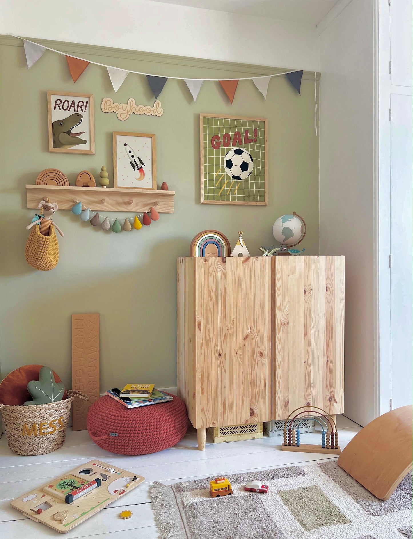 Droplet Garland - gentle natural shades