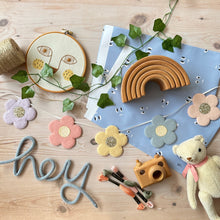 Load image into Gallery viewer, Daisy Garland - in your choice of colours.
