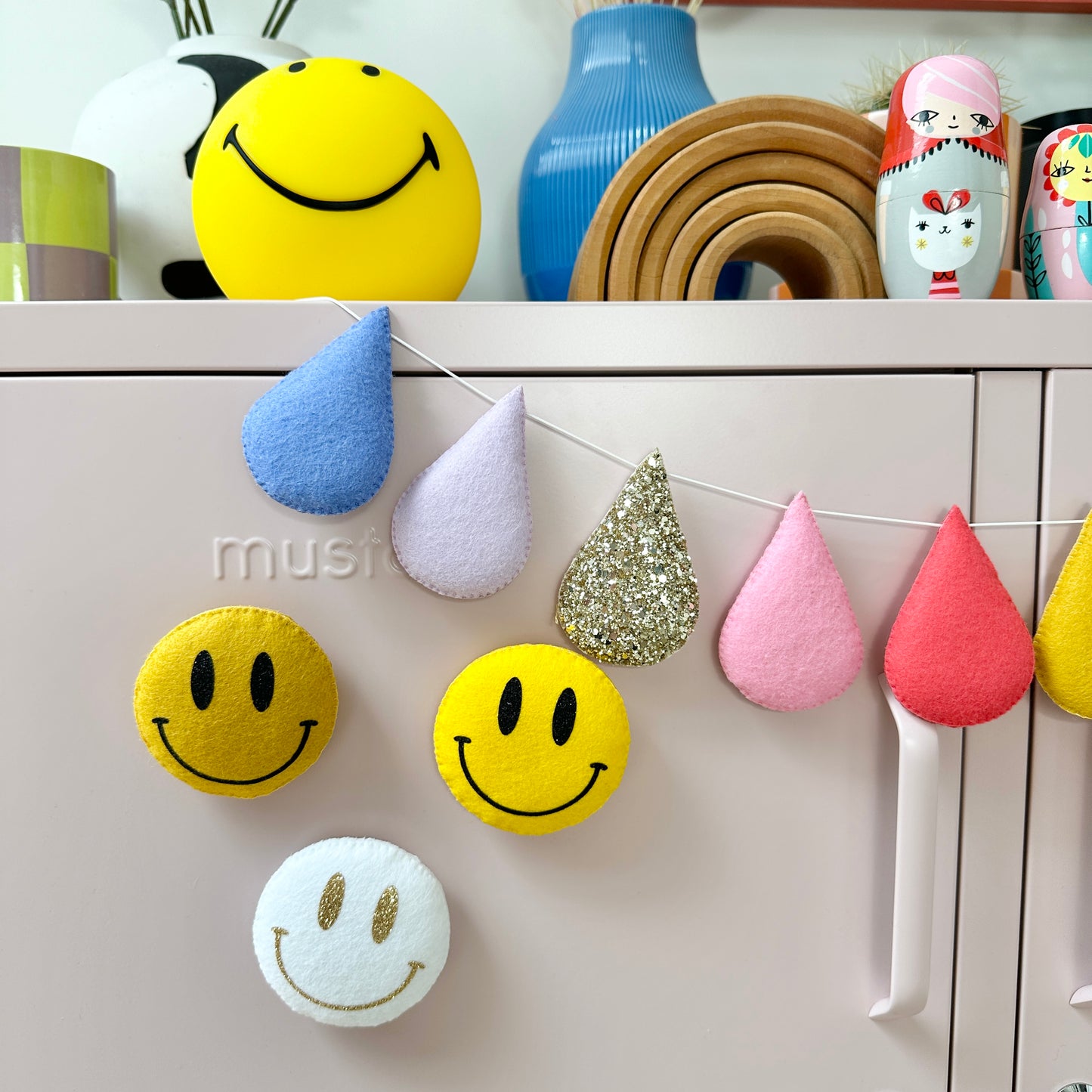 Smiley Face Magnet Decoration