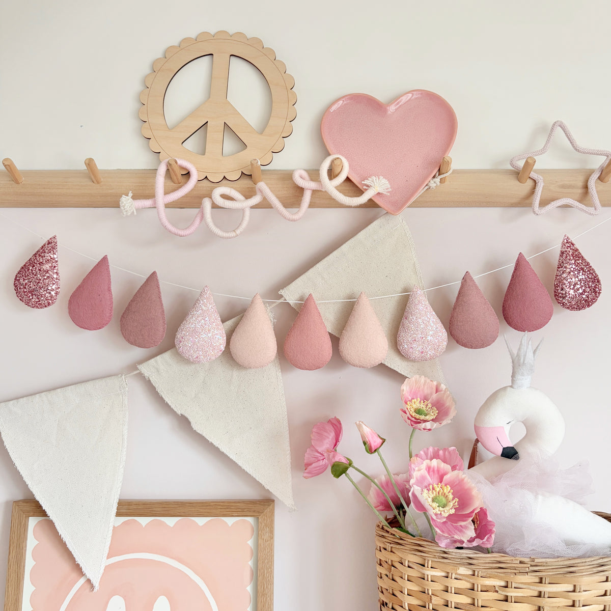 Pinks droplet garland 