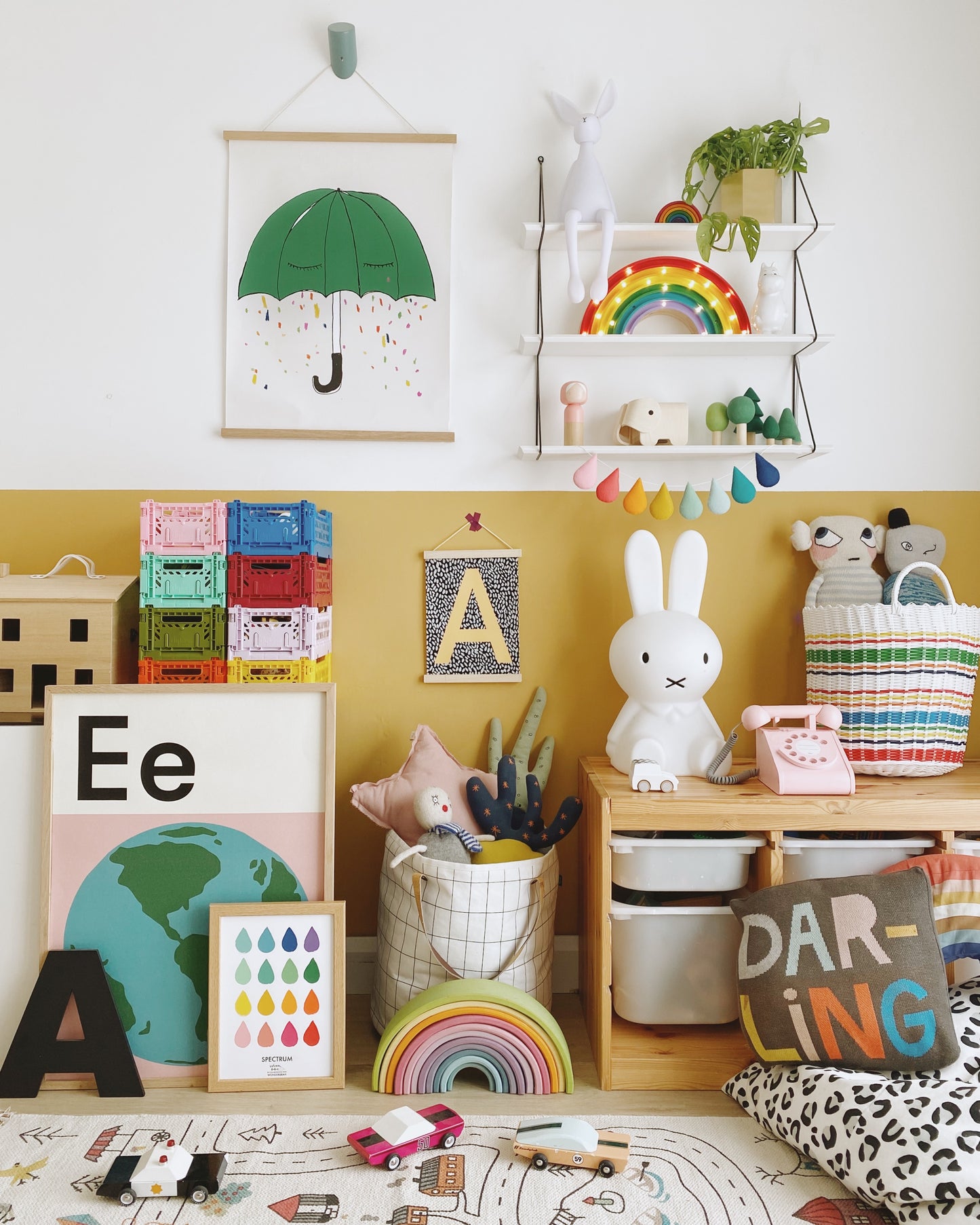 Pops of colour Droplet Garland