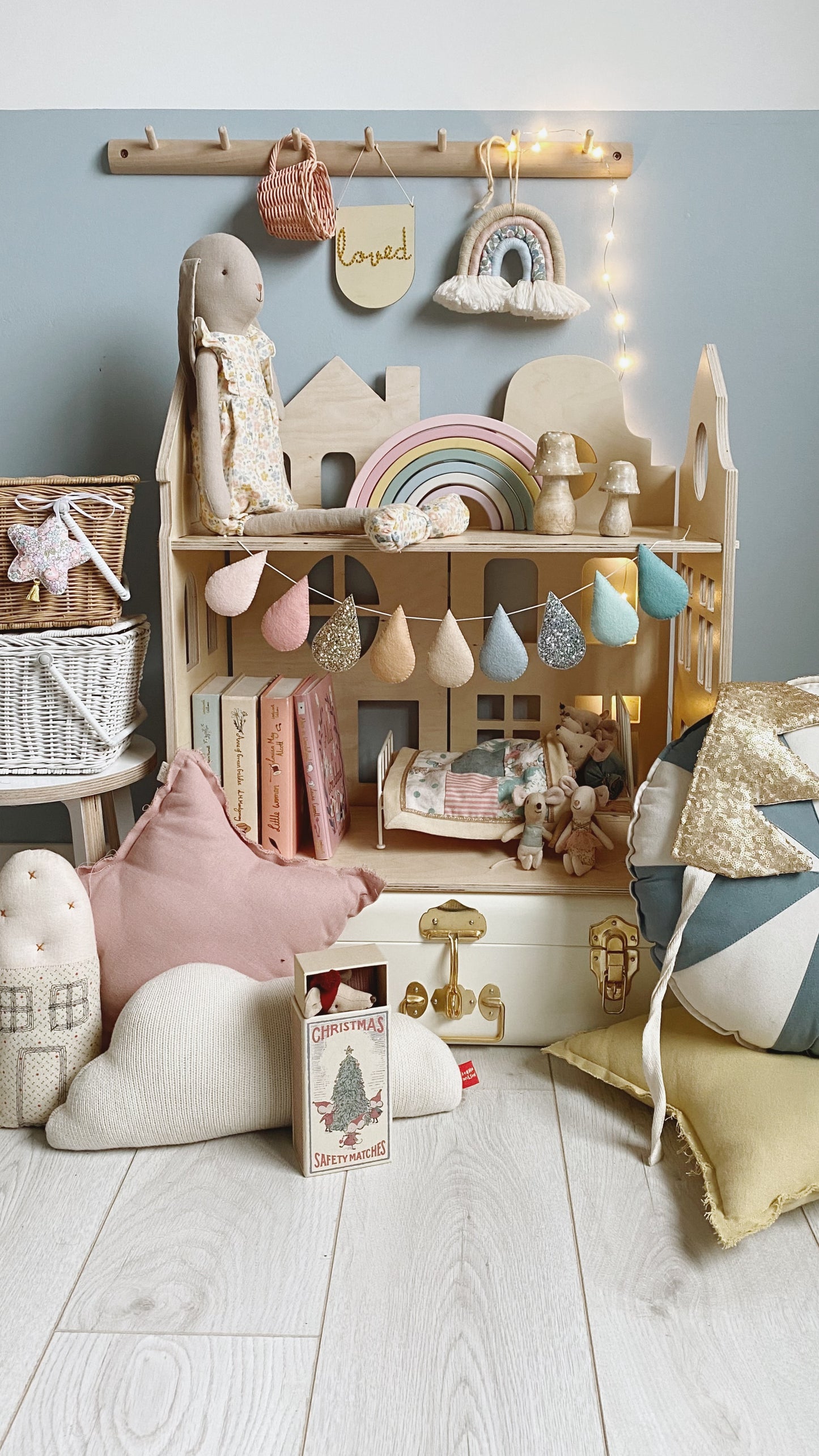 Softly Springtime Droplet garland