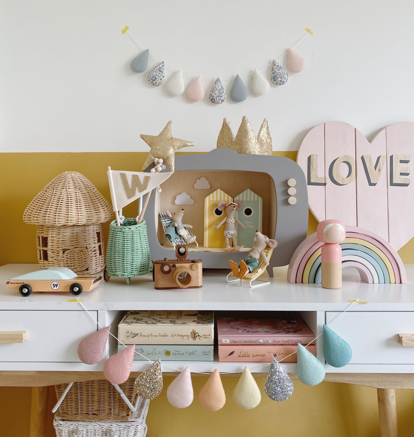 Ice Cream Shades Droplet Garland