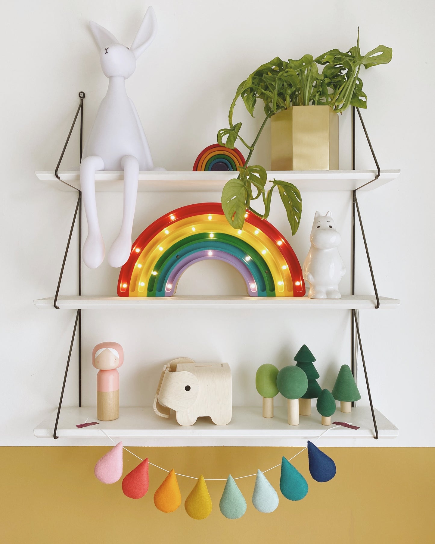 Pops of colour Droplet Garland