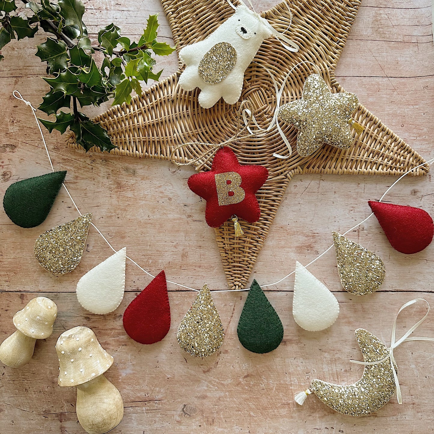 Holly and Ivy Droplet Garland