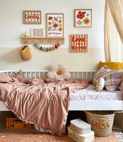 Droplet Garland - gentle natural shades